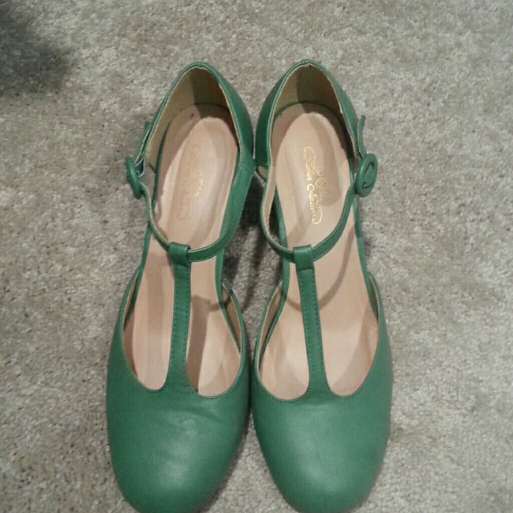 Green Mary Jane style Journey Collections Shoes